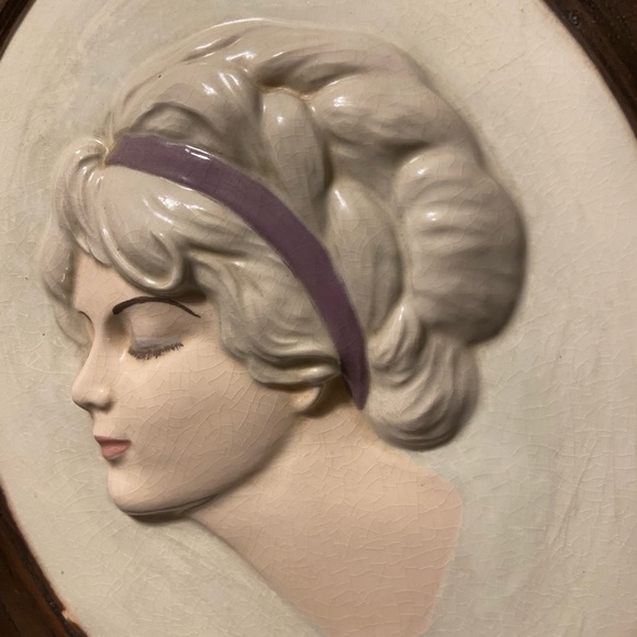 ART WALL YOUNG WOMAN PLAQUE ERMA GILLILAND DUNCAN CERAMIC PROD. 1975 - Picture 3 of 4